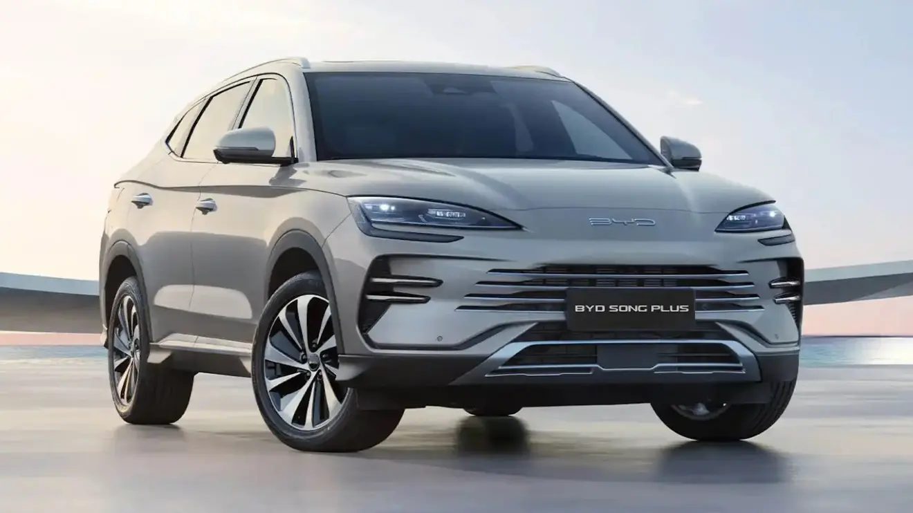 BYD Song Plus prata visto de frente