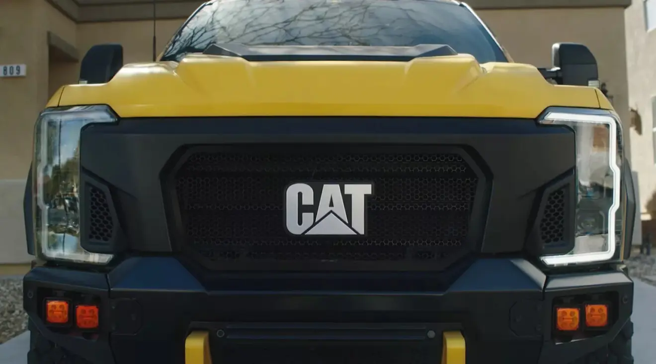 detalhes da dianteira da caminhonete da Caterpillar