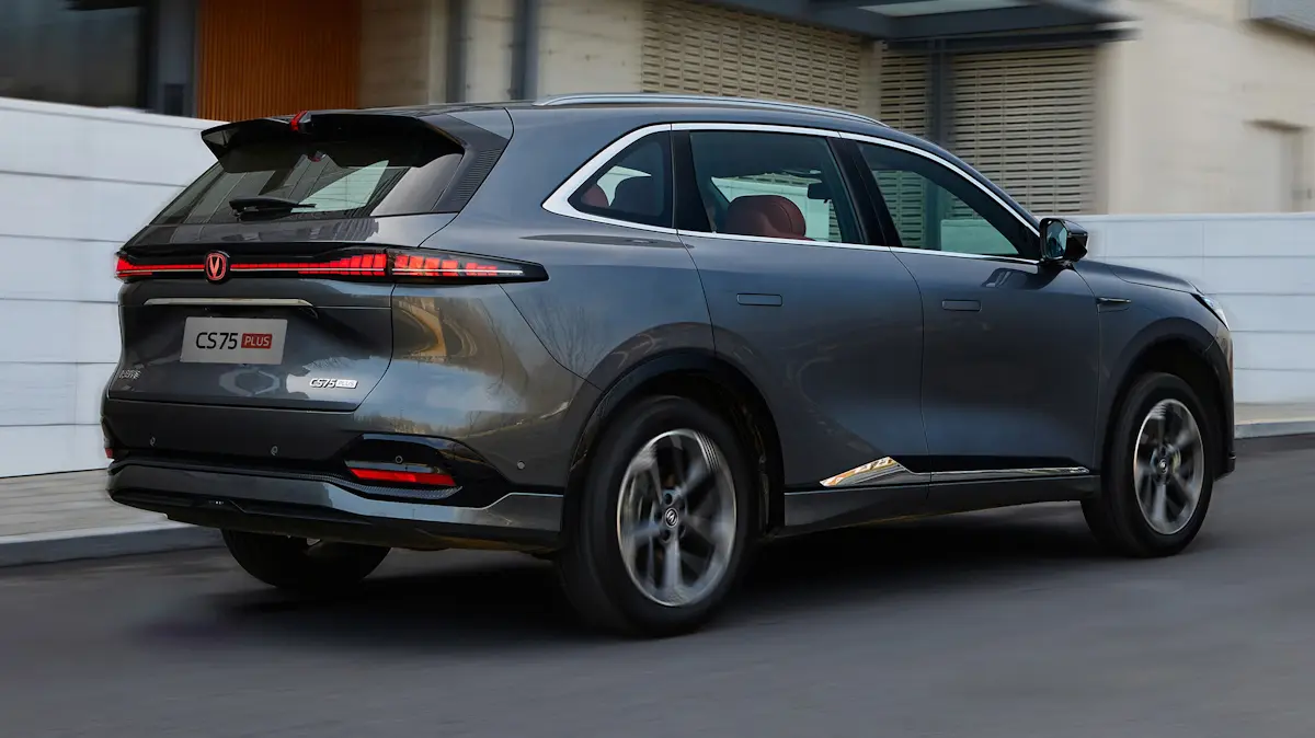 CAOA Changan CS75 Plus cinza de traseira