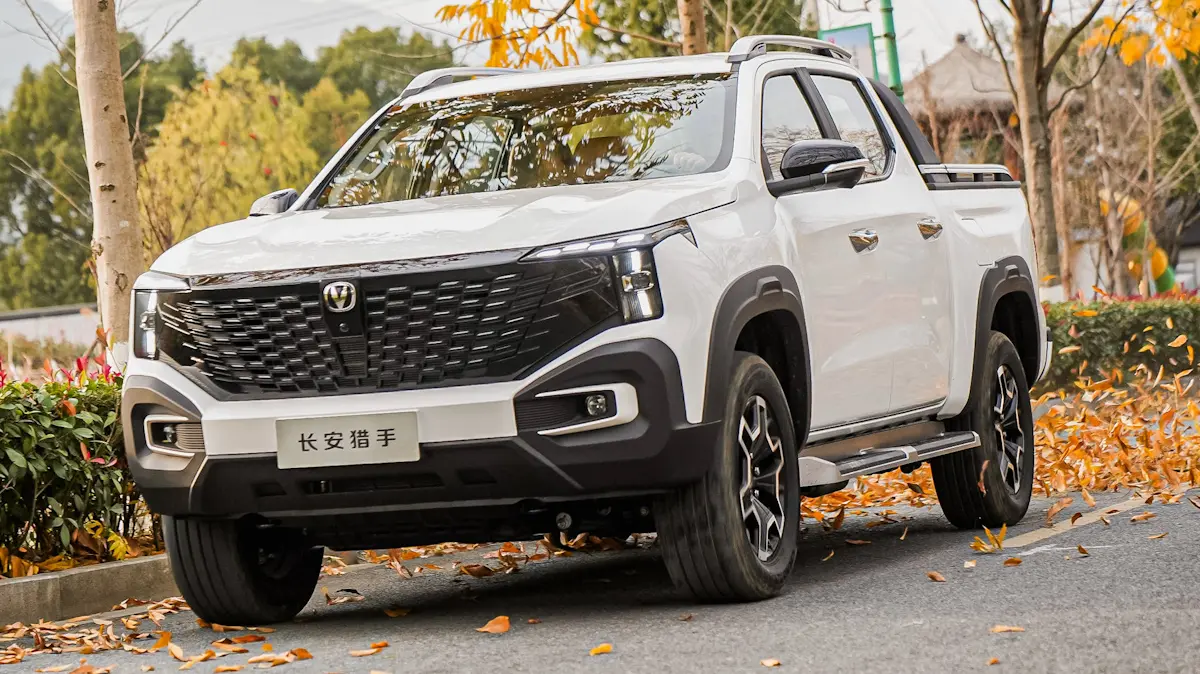 Changan Hunter branca de frente