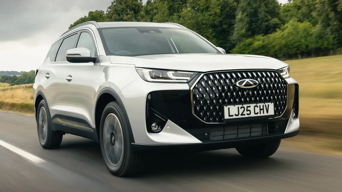 Chery Tiggo 7 2027 prata de frente