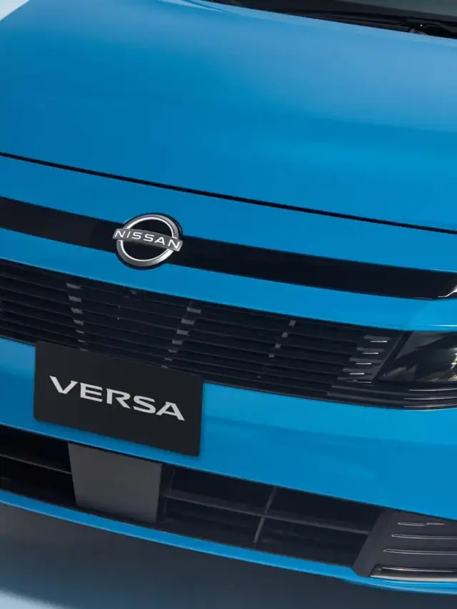 Novo Nissan Versa 2027 azul estático