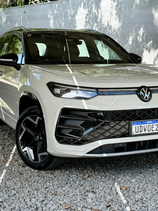 Volkswagen Tiguan R-Line 2026 branco de dianteira