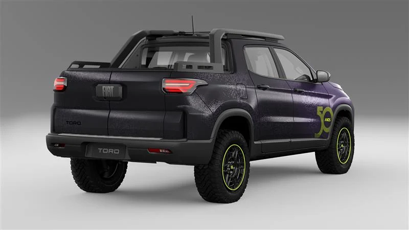 Fiat Toro especial do Lollapalooza Brasil 2026 vista de trás
