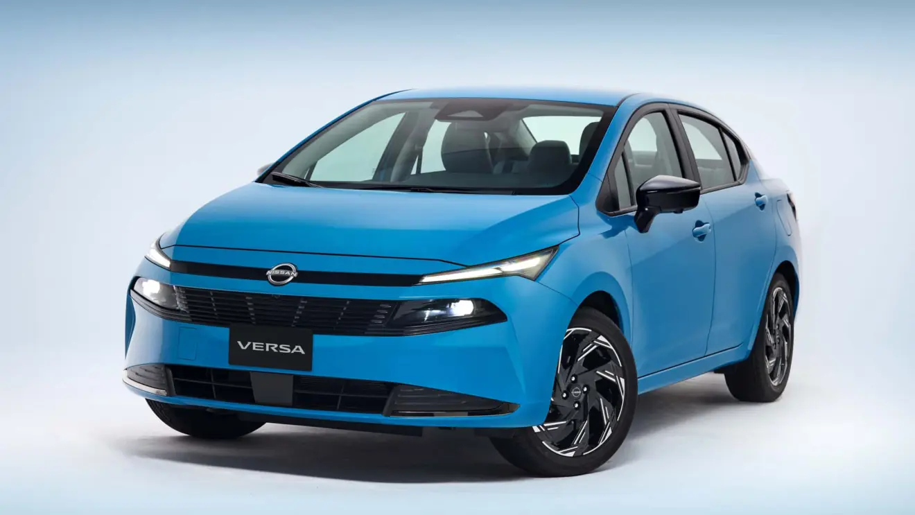Novo Nissan Versa 2027 azul estático