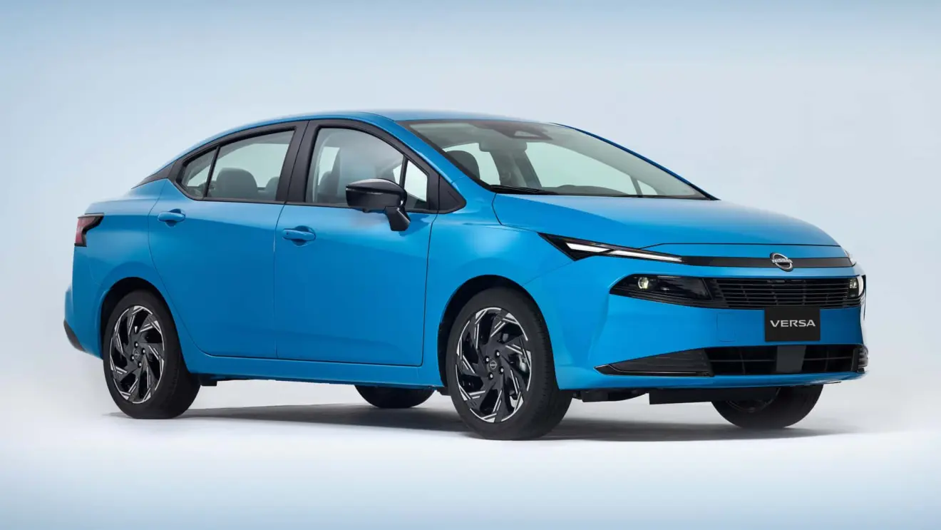 Novo Nissan Versa 2027 azul estático