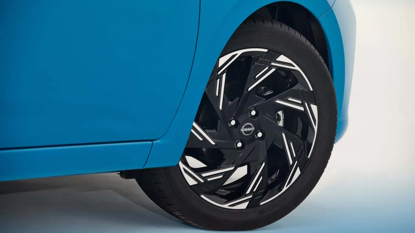 Novo Nissan Versa 2027 azul estático