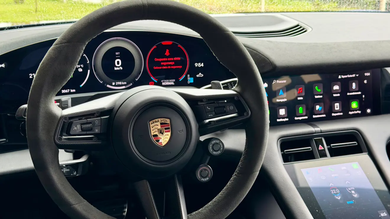 volante Porsche Taycan Turbo GT [Auto+ / João Brigato]