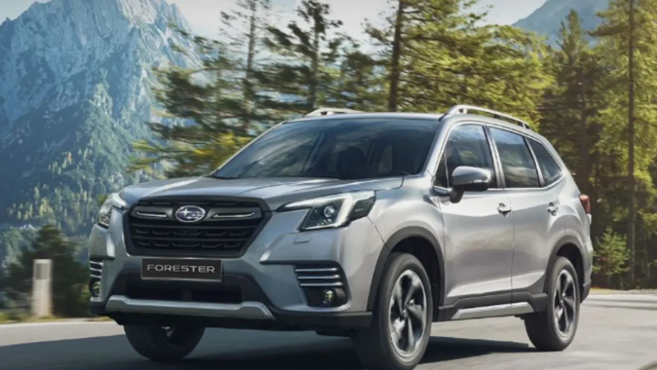 Subaru Forester parat visto de frente