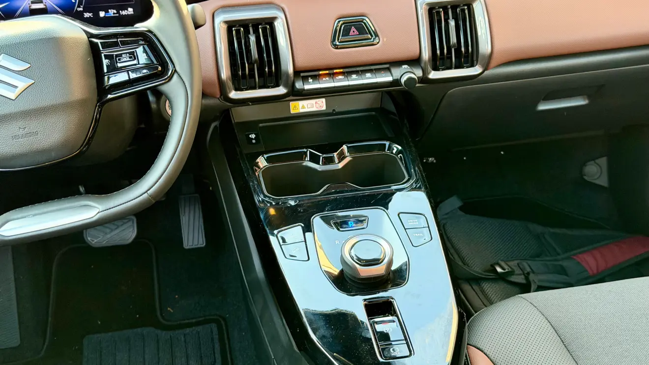 central multimídia, painel e interior Suzuki e-Vitara [Auto+ / João Brigato]