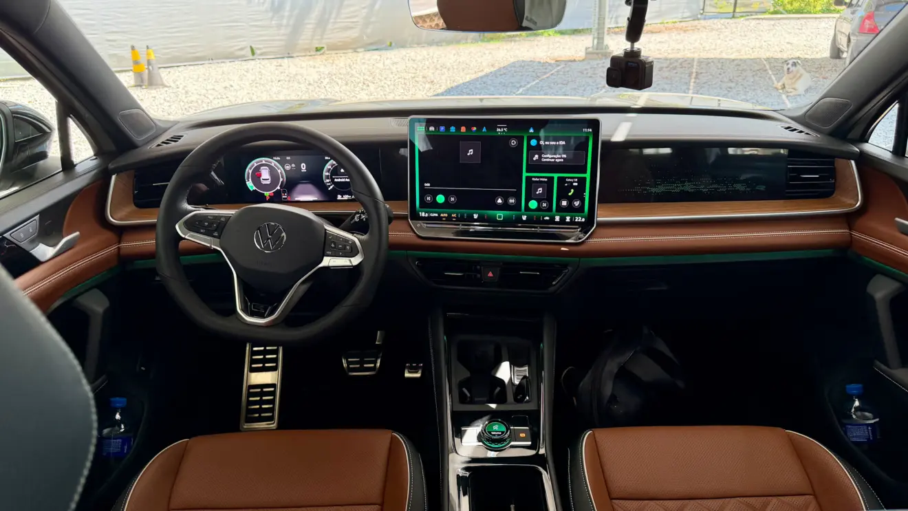 interior Volkswagen Tiguan R-Line 2026 [Auto+ / João Brigato]