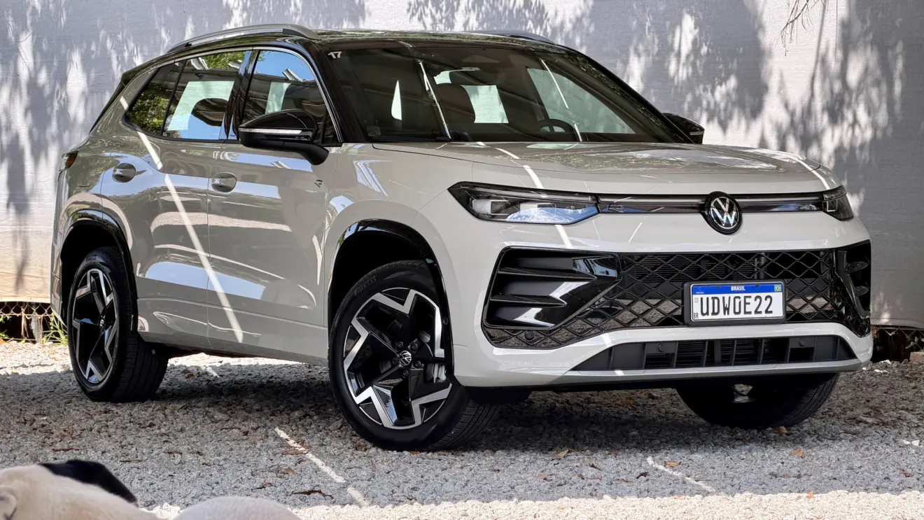 Volkswagen Tiguan R-Line 2026 branco de dianteira
