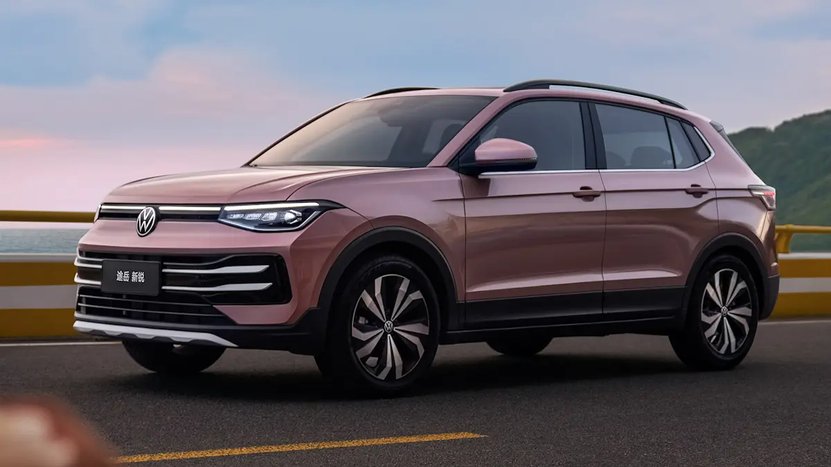 Volkswagen Tharu XR rosa de frente