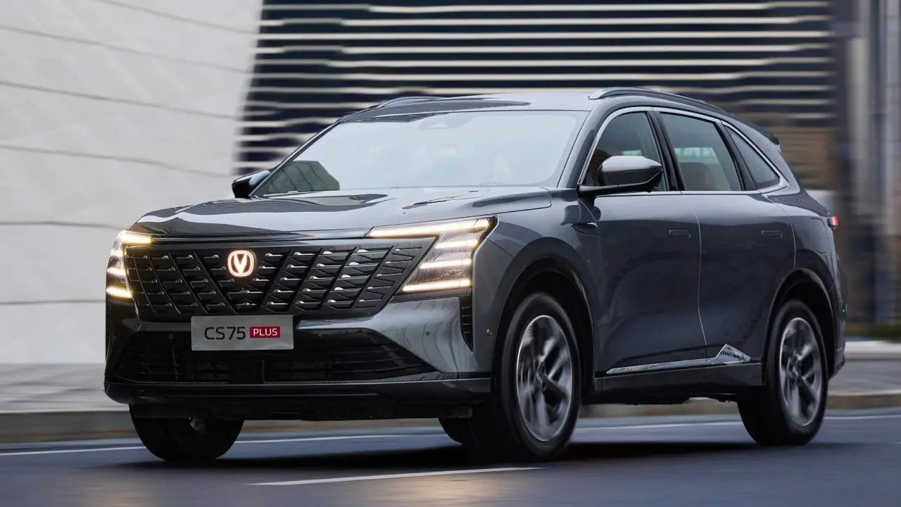 Changan CS75 na cor cinza na China