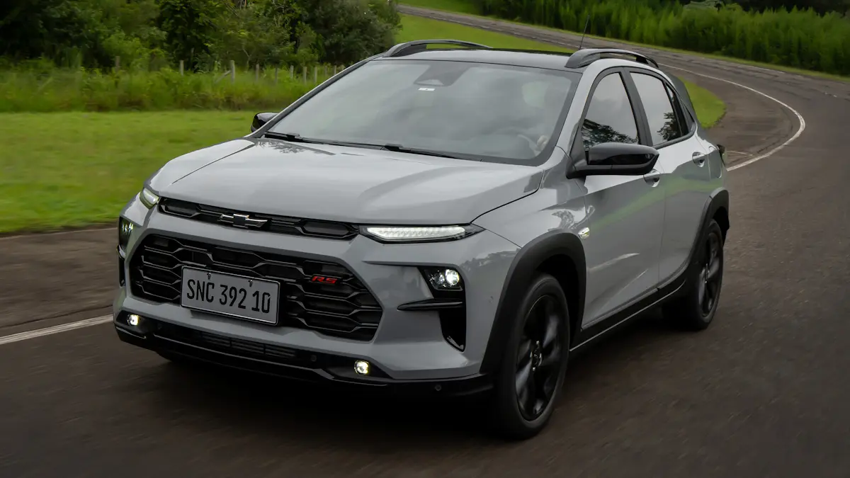 Chevrolet Sonic 2027 cinza de frente