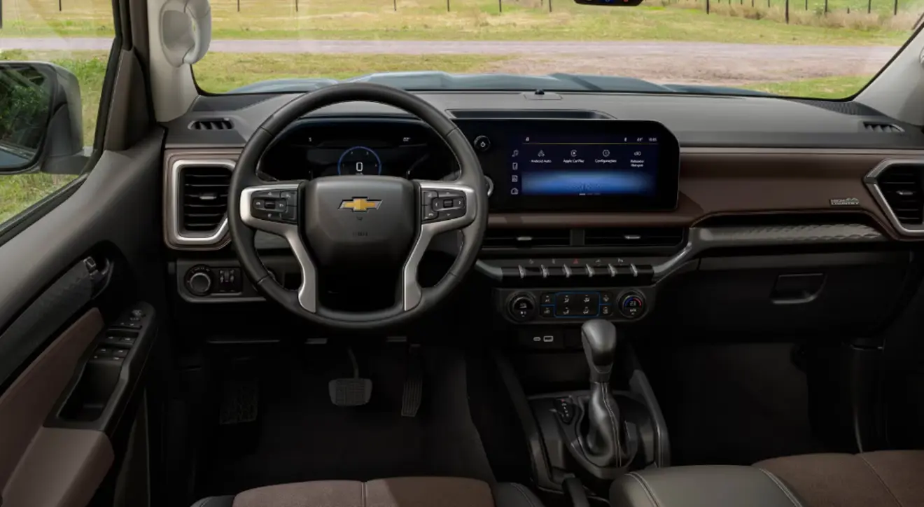 Interior do Chevrolet Trailblazer High-Country 2027 com telas ligadas