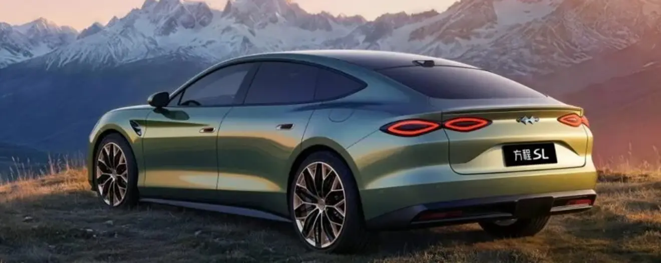 BYD Fang Cheng Bao Fórmula SL cinza visto de trás