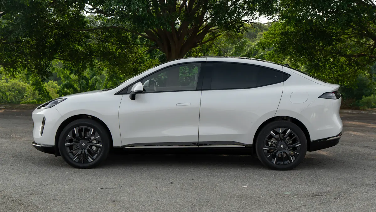 GAC Hyptec HT 2027 branco de lado