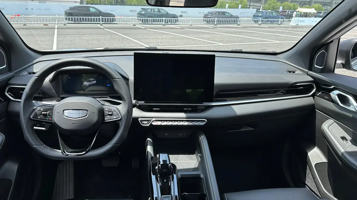 interior Geely Coolray [Auto+ / Rafael Pocci Dea]