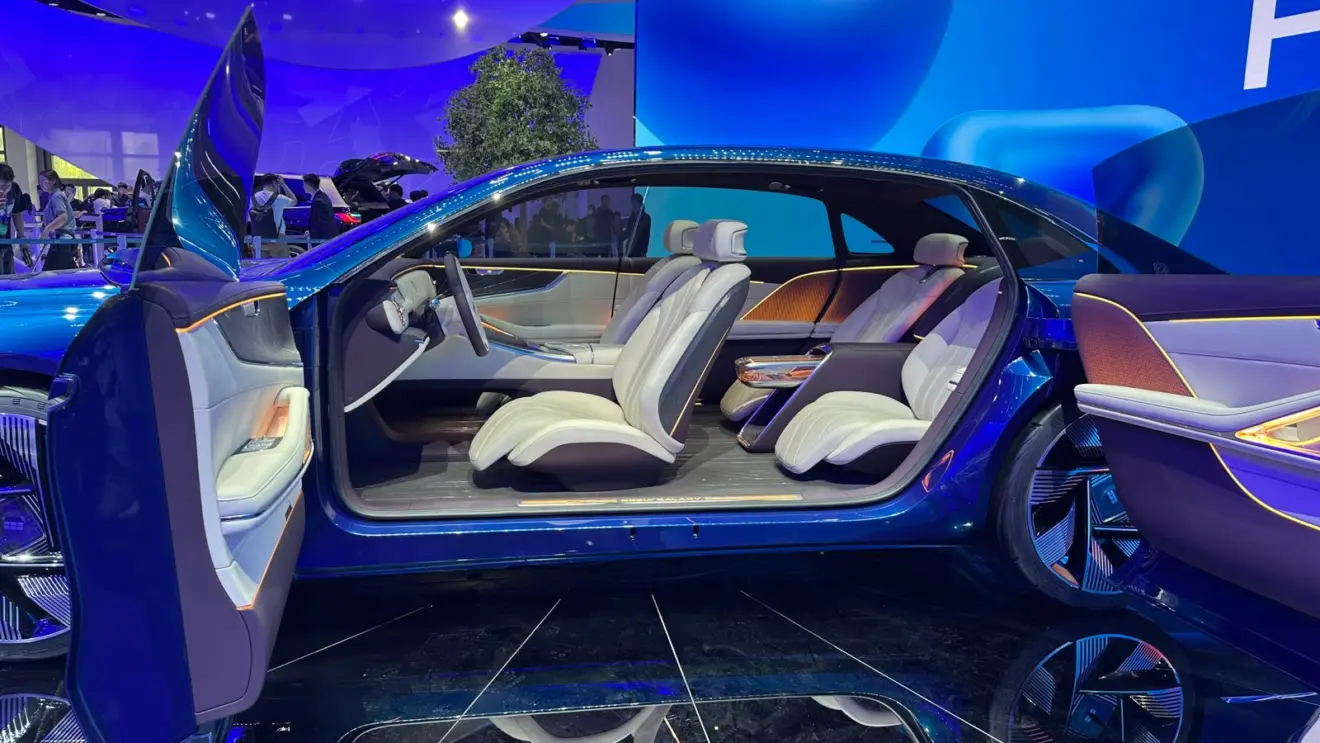 Geely Galaxy Light [Auto+ / Rafael Pocci Dea] portas abertas