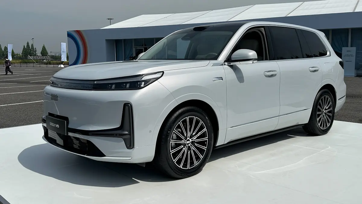 Geely M9 [Auto+ / Rafael Pocci Dea]