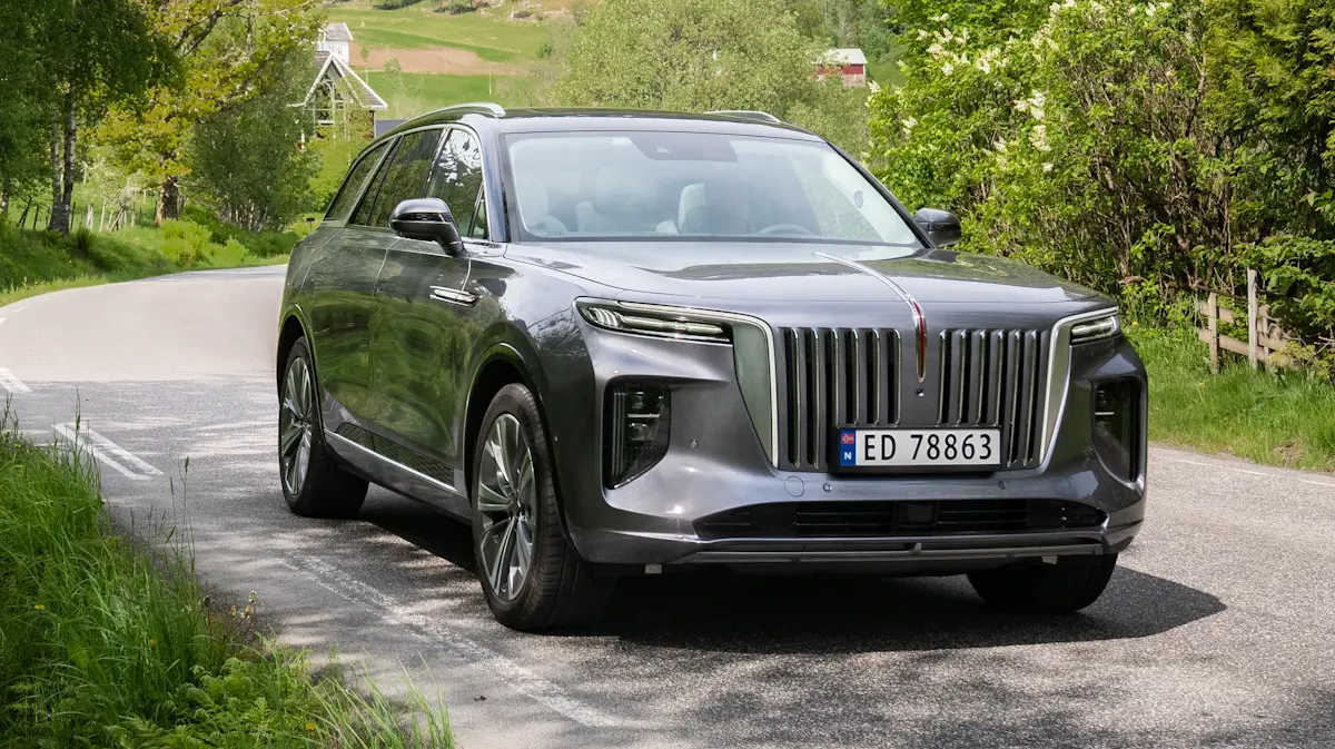 Hongqi e-HS9 cinza de frente