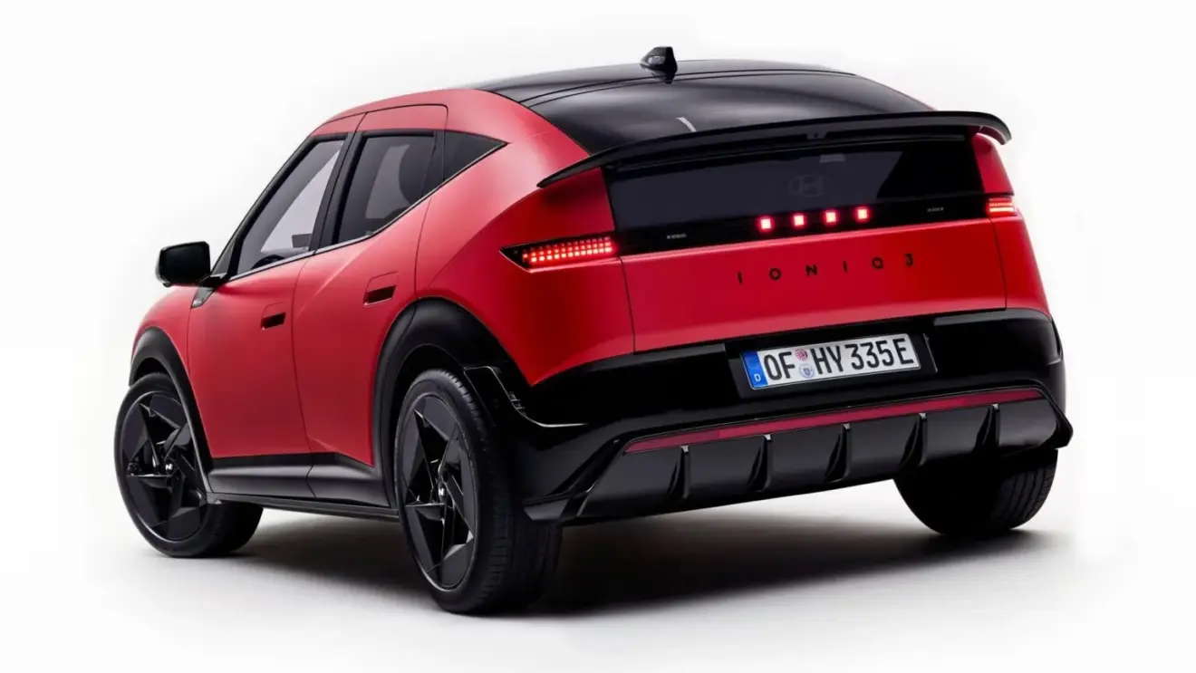 Hyundai Ioniq 3 N Line vermelho visto de trás