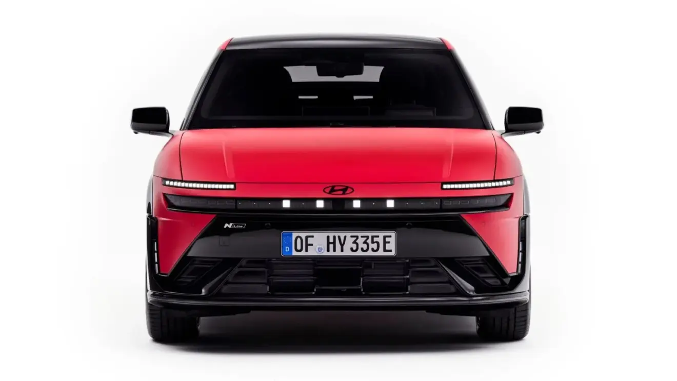 Novo Hyundai Ioniq 3 N Line vermelho visto de frente