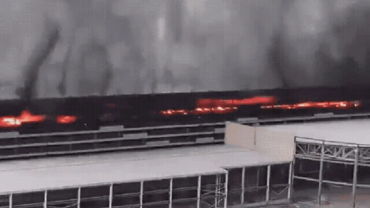 incêndio estacionamento da BYD em Shenzhen, na China