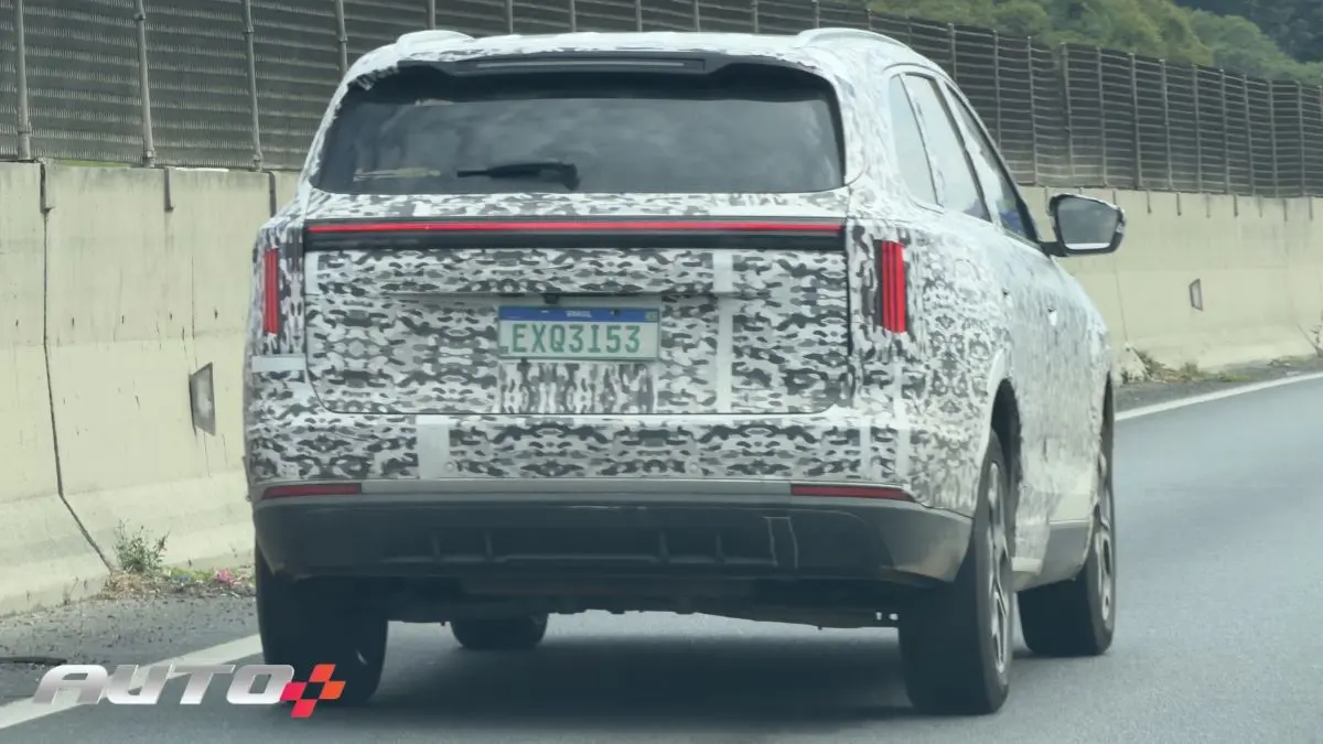 Jetour X70L Flagra camuflado no Brasil