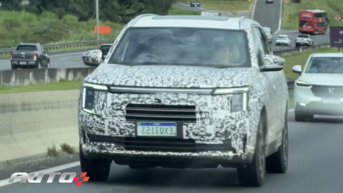 Jetour X70L Flagra camuflado no Brasil