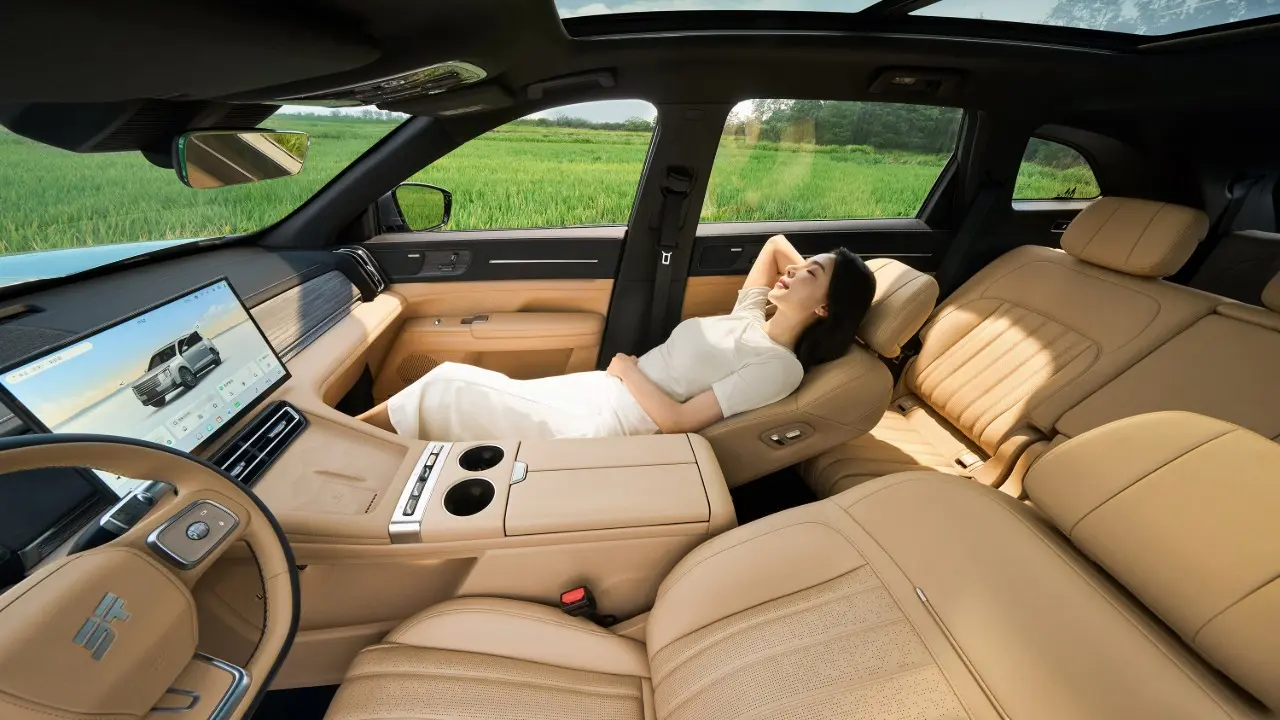 Jetour X70L INTERIOR