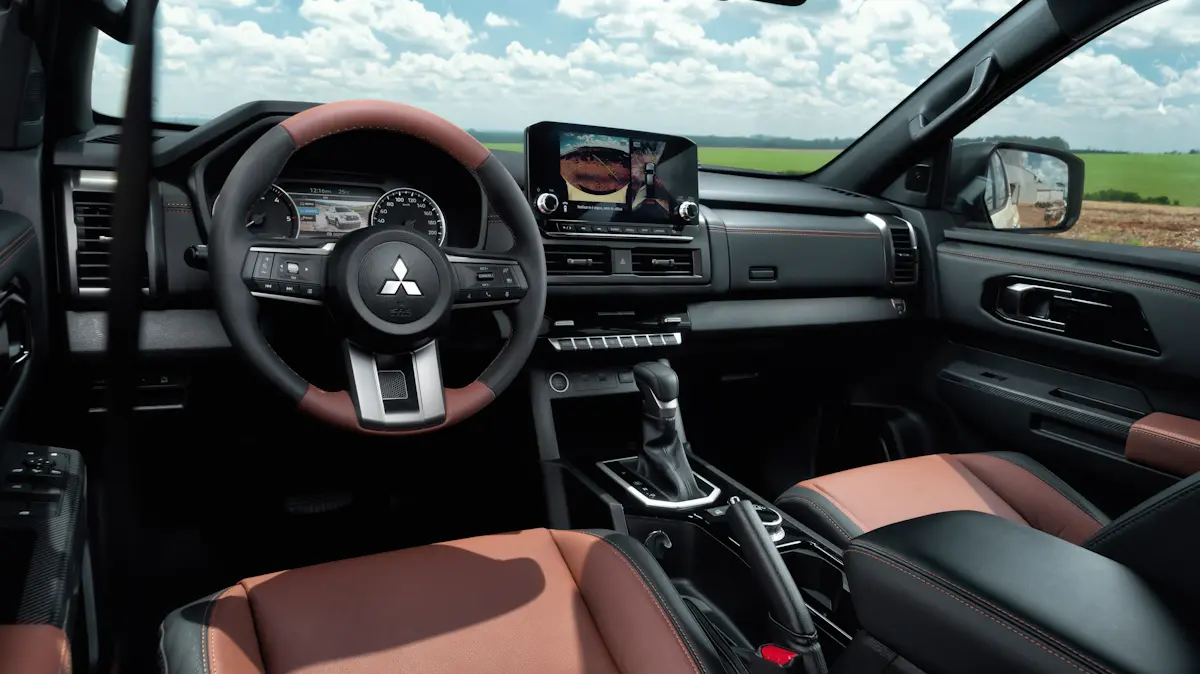 interior Mitsubishi Triton Terra [divulgação]