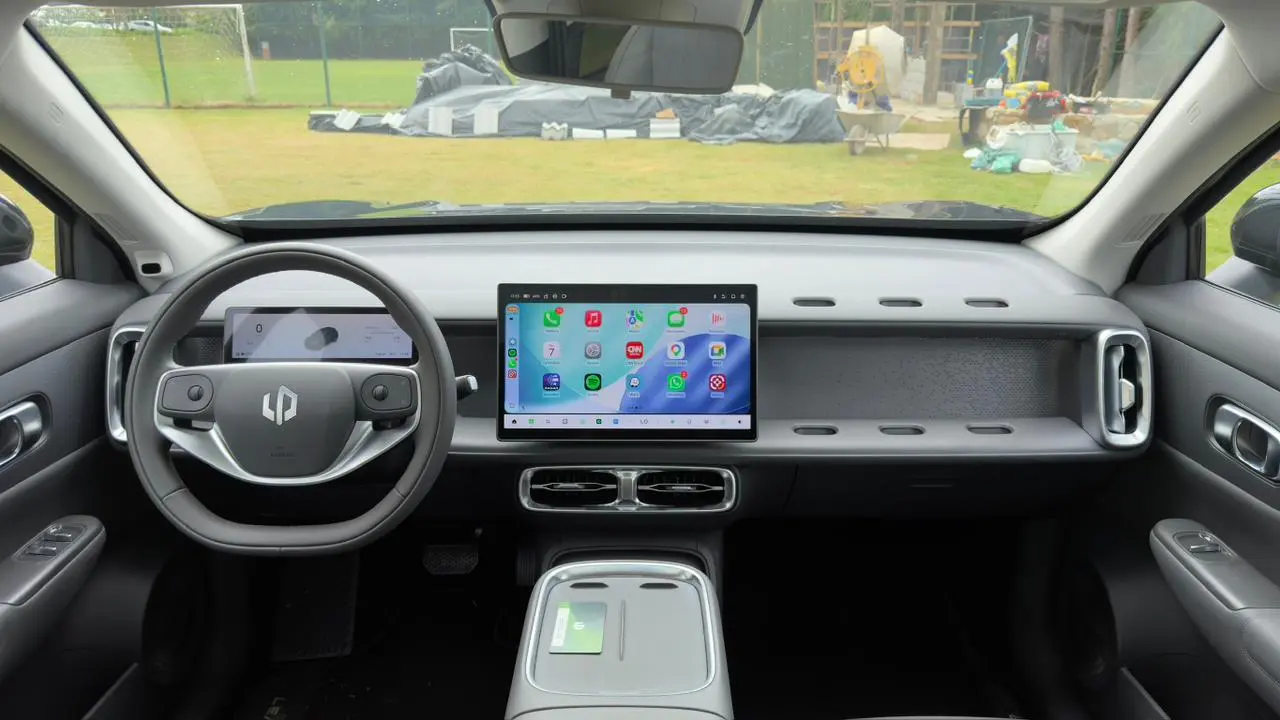 Leapmotor B10 interior para avaliação e impressão