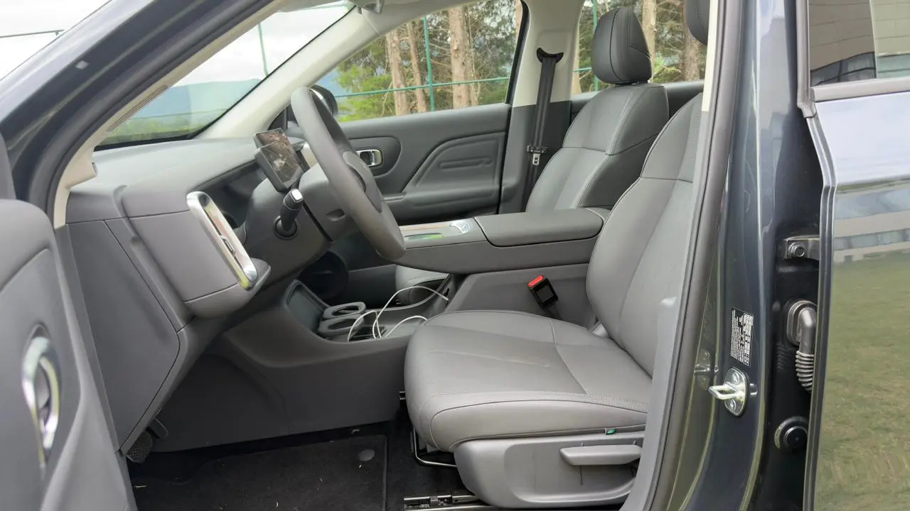 Leapmotor B10 interior para avaliação e impressão