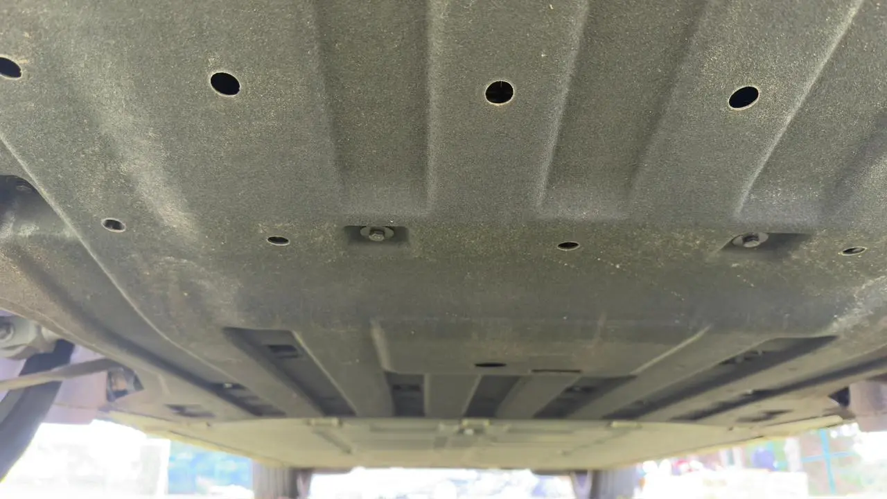 Leapmotor B10 suspensão e parte debaixo do carro