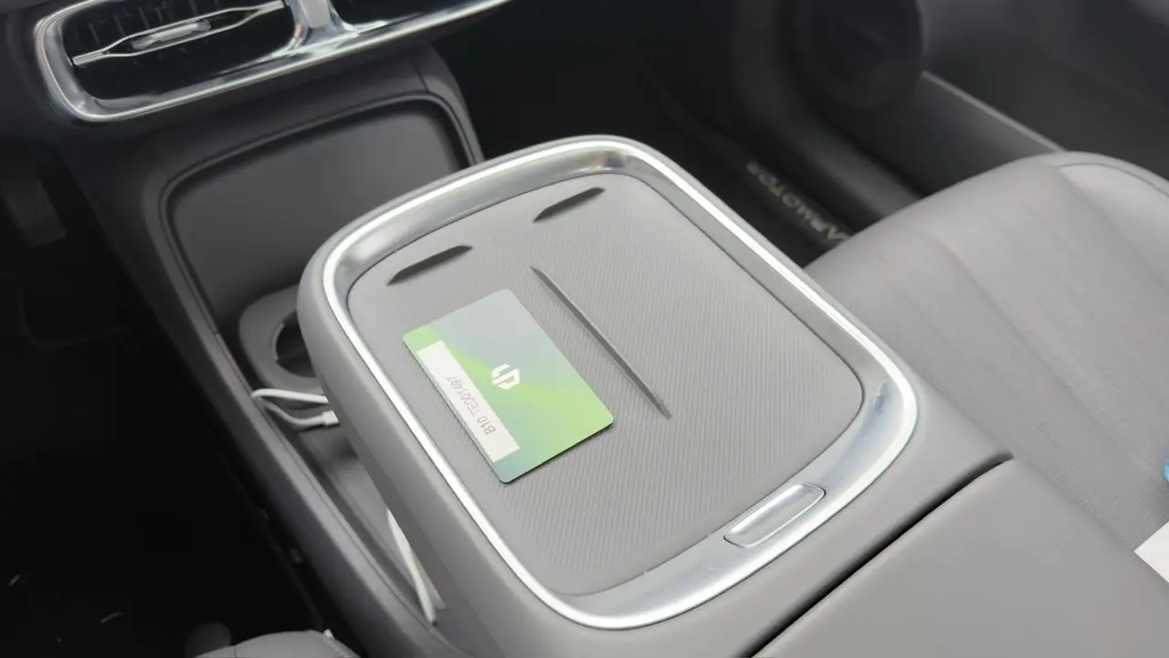 Leapmotor B10 interior para avaliação e impressão