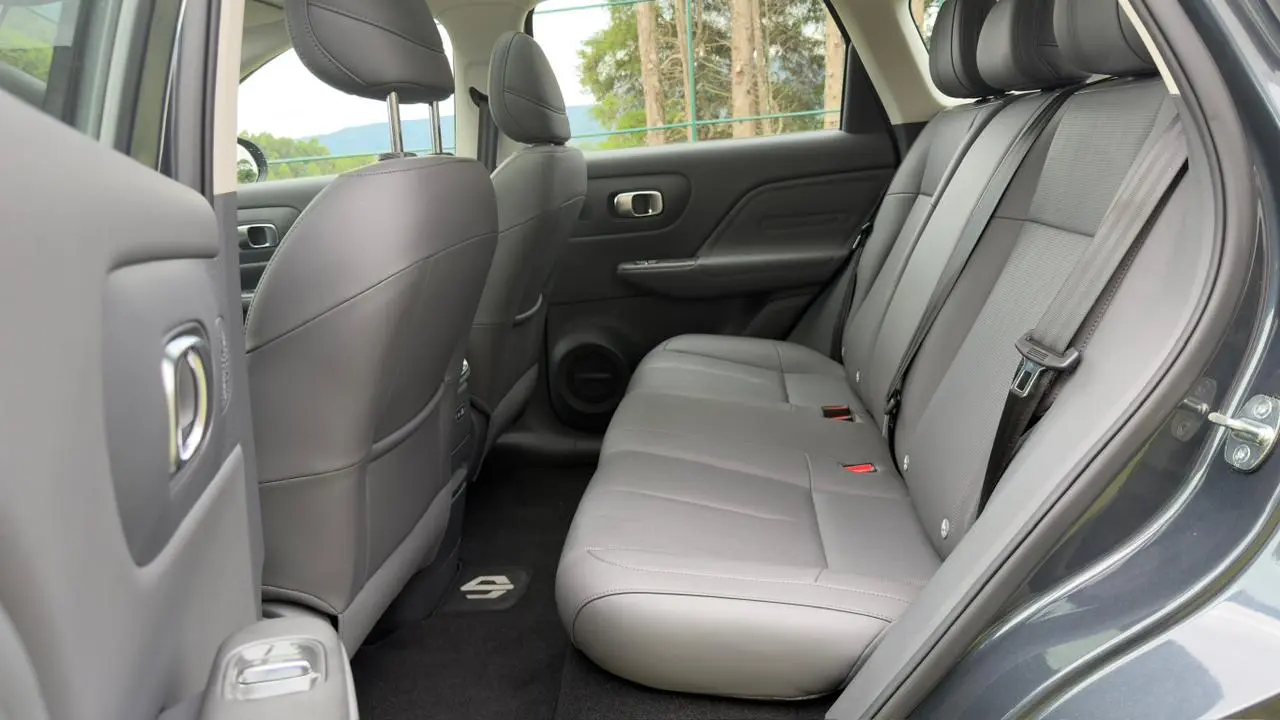 Leapmotor B10 interior para avaliação e impressão