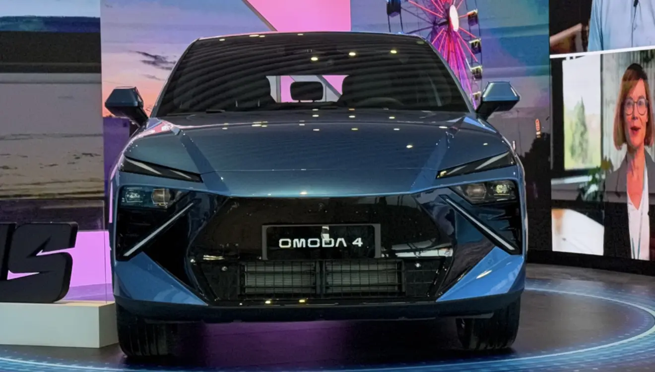 Omoda 4 azul estático