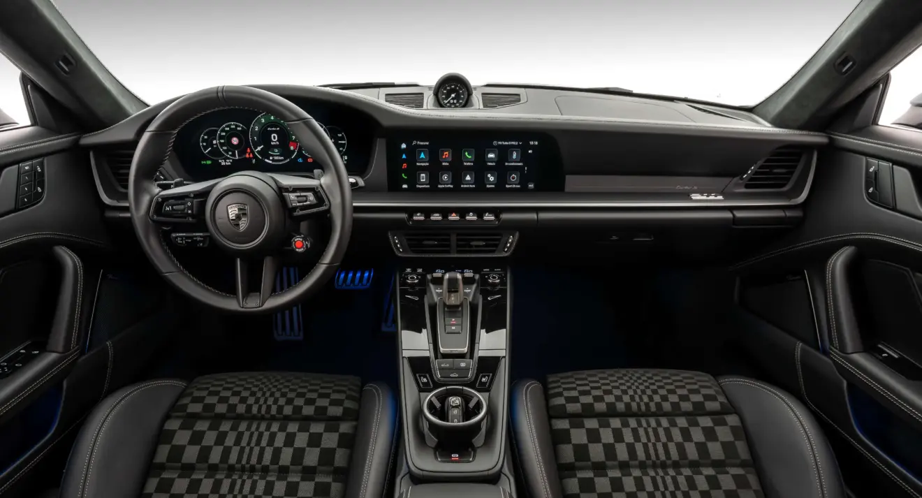Interior do Porsche 911 Turbo S 992.2