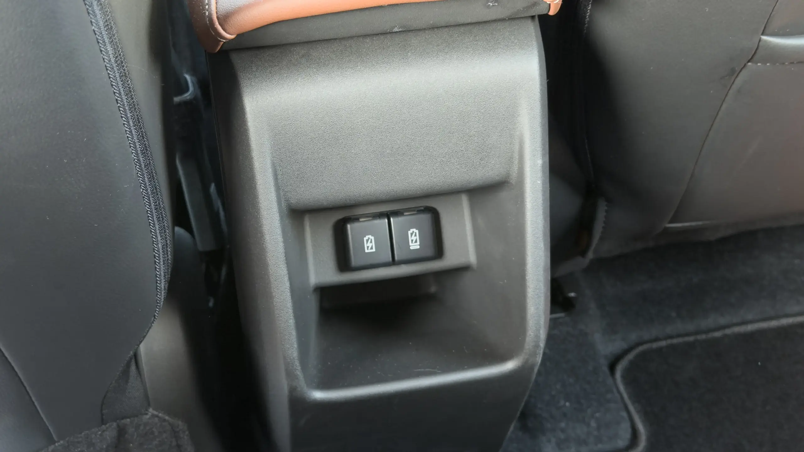 Suzuki e Vitara 4x4 interior
