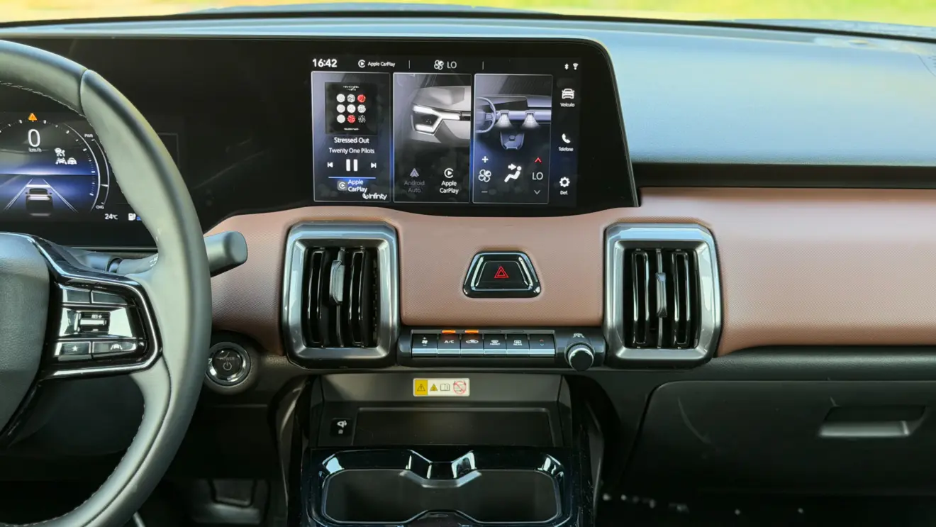 Suzuki e Vitara 4x4 interior