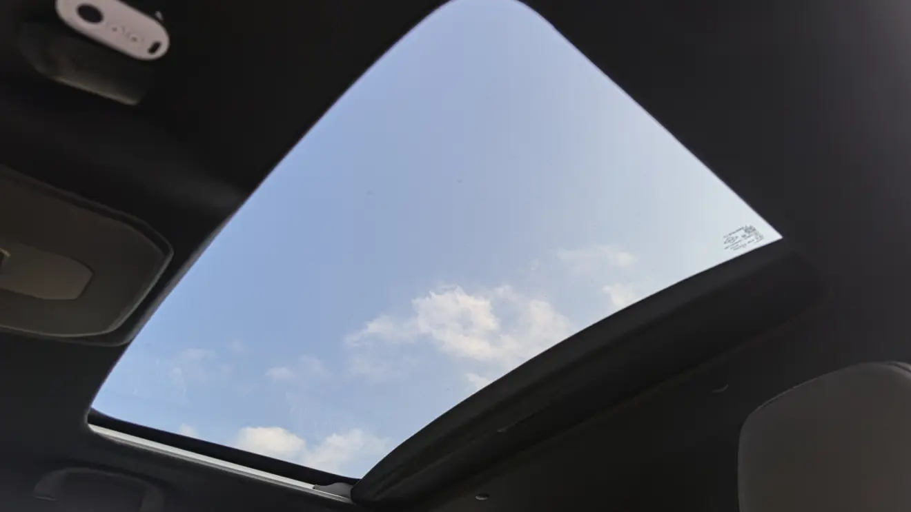 Suzuki e Vitara 4x4 interior