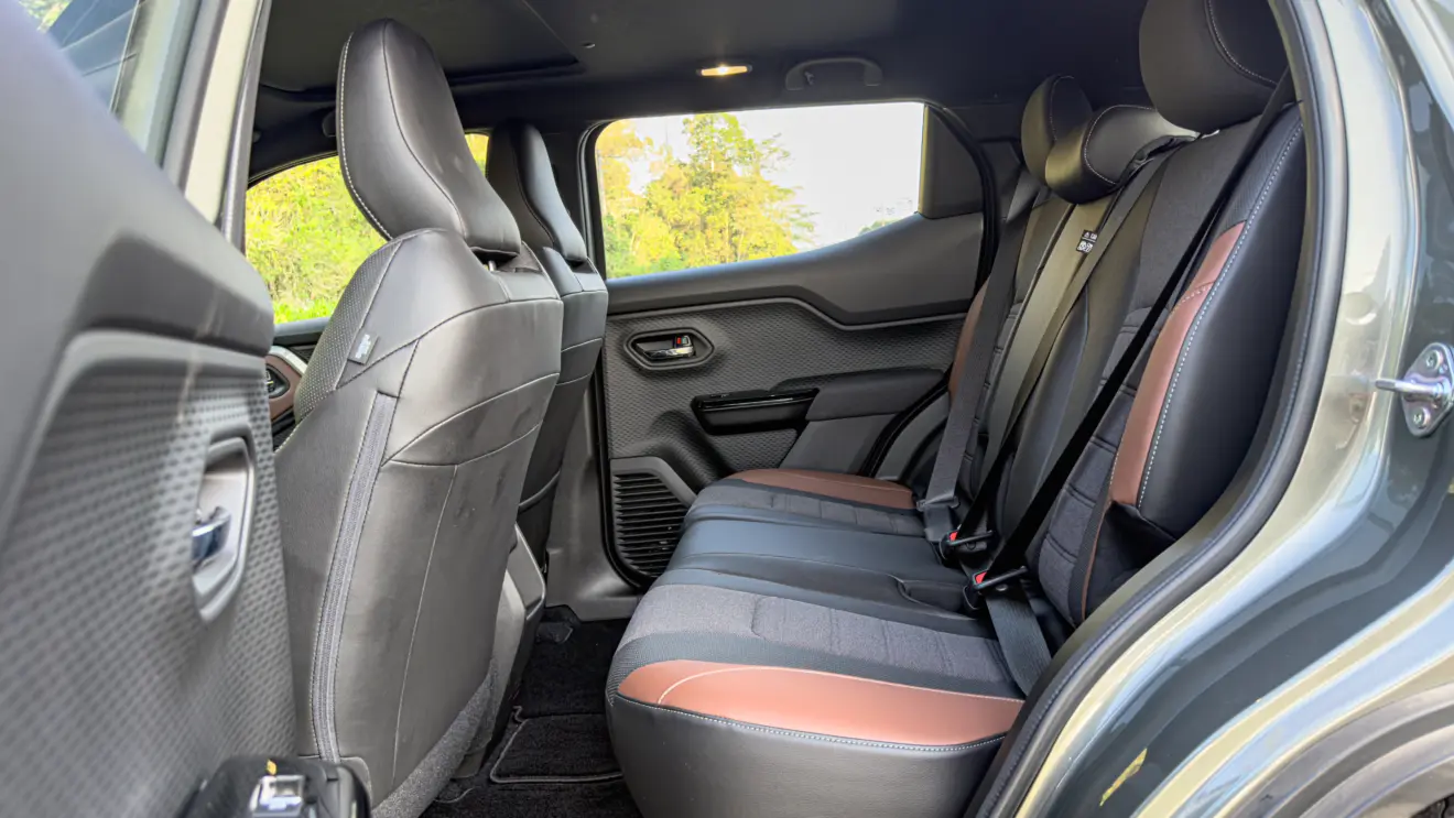 Suzuki e Vitara 4x4 interior