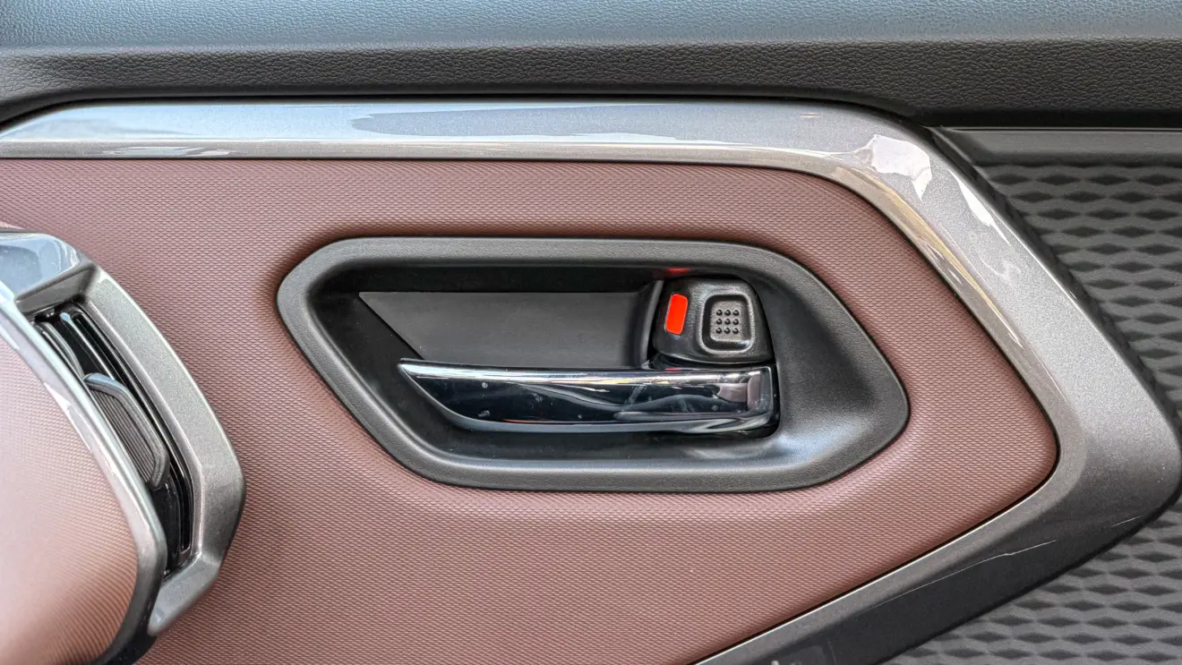 Suzuki e Vitara 4x4 interior