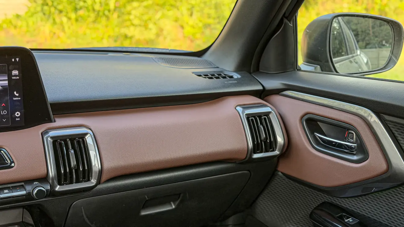 Suzuki e Vitara 4x4 interior