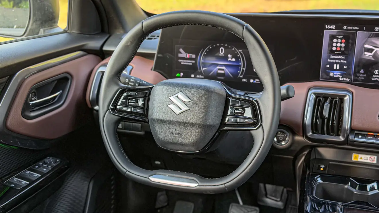 Suzuki e Vitara 4x4 interior