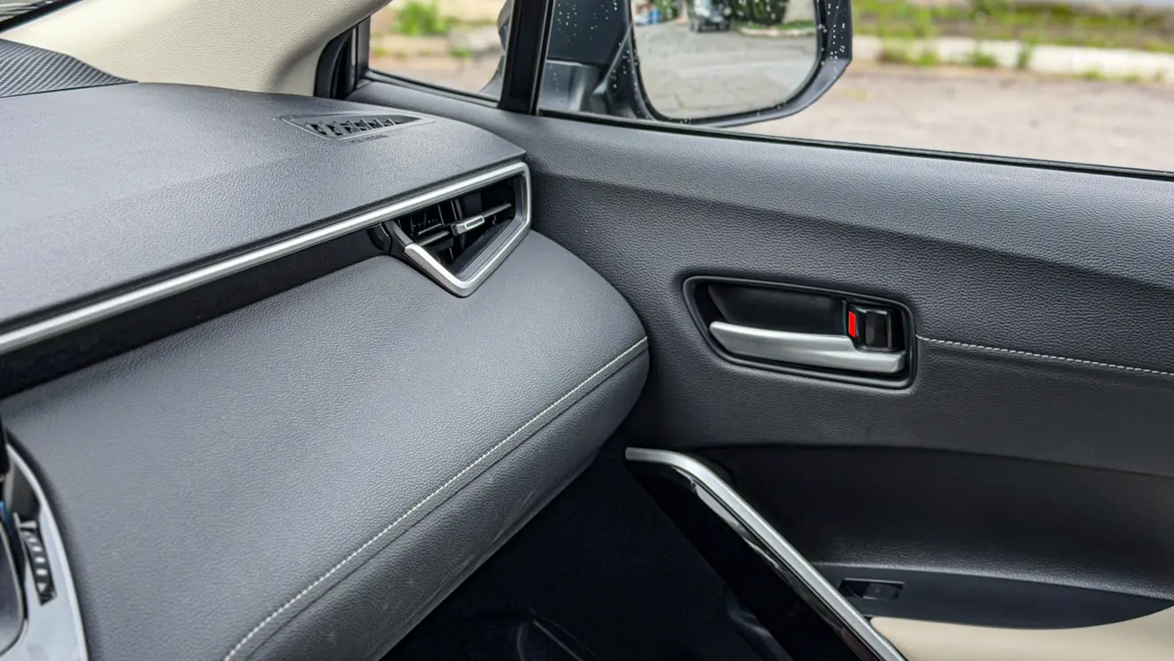 Toyota Corolla Cross XRX Hybrid interior