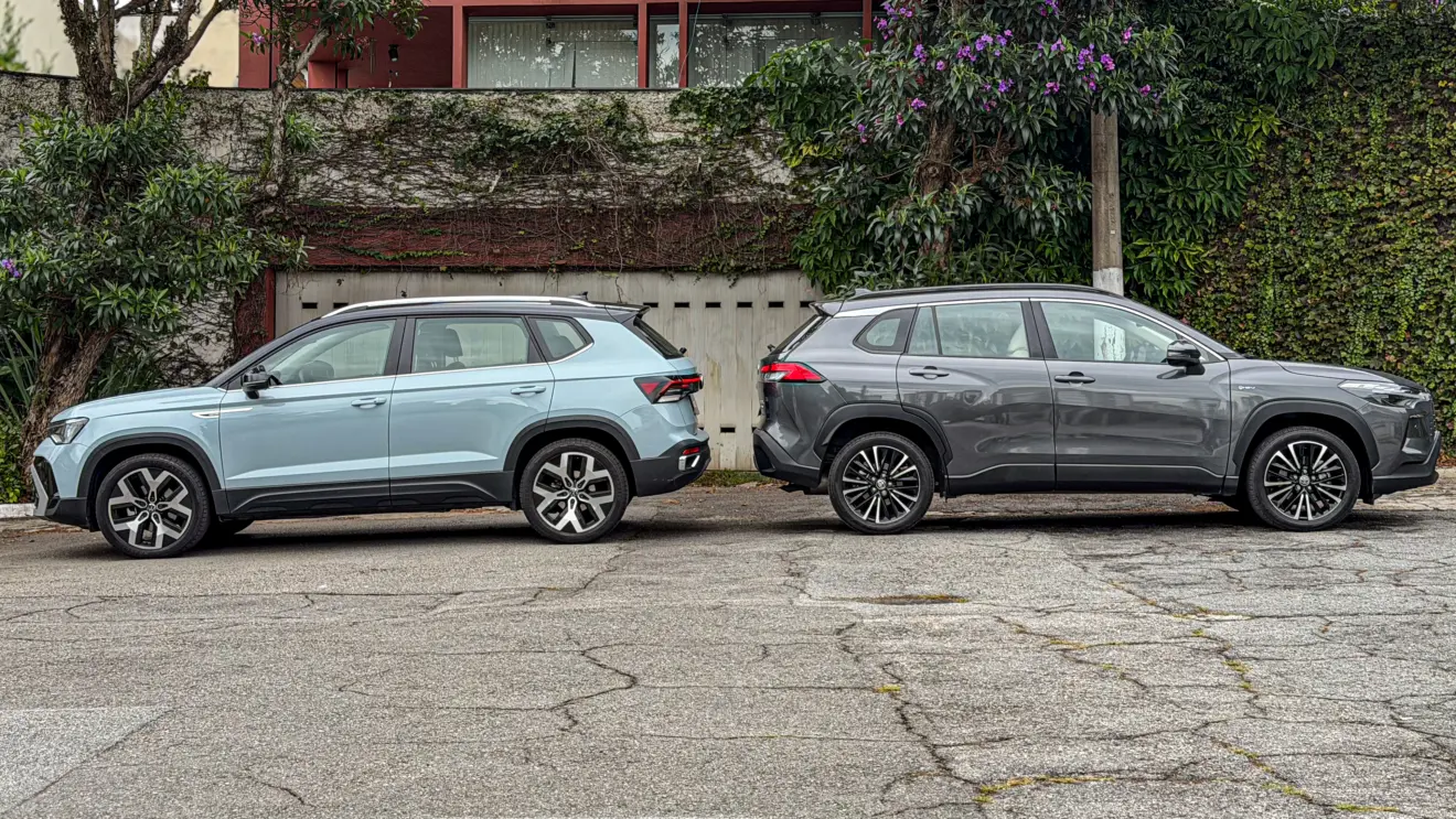 Toyota Corolla Cross XRX Hybrid vs Volkswagen Taos Highline estáticos