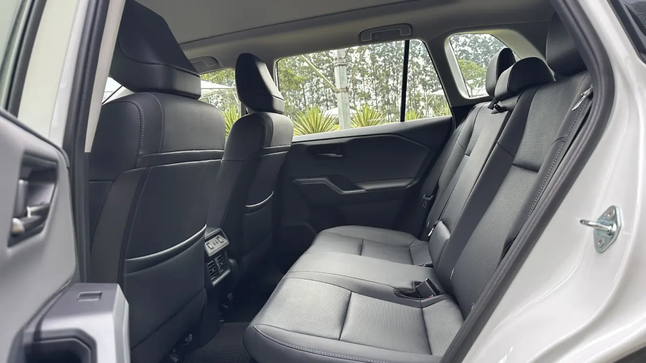 Espaço traseiro do Toyota RAV4